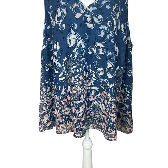 Lane Bryant Blue Floral Swirl Lined Deep V-Neck V-Back Sleeveless Blouse Size 22 - Picture 2 of 9